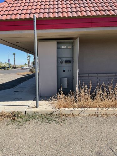 Freestanding Freeway Visible Restaurant + Equipment : 25014 W Dorris Ave, Coalinga, CA 93210